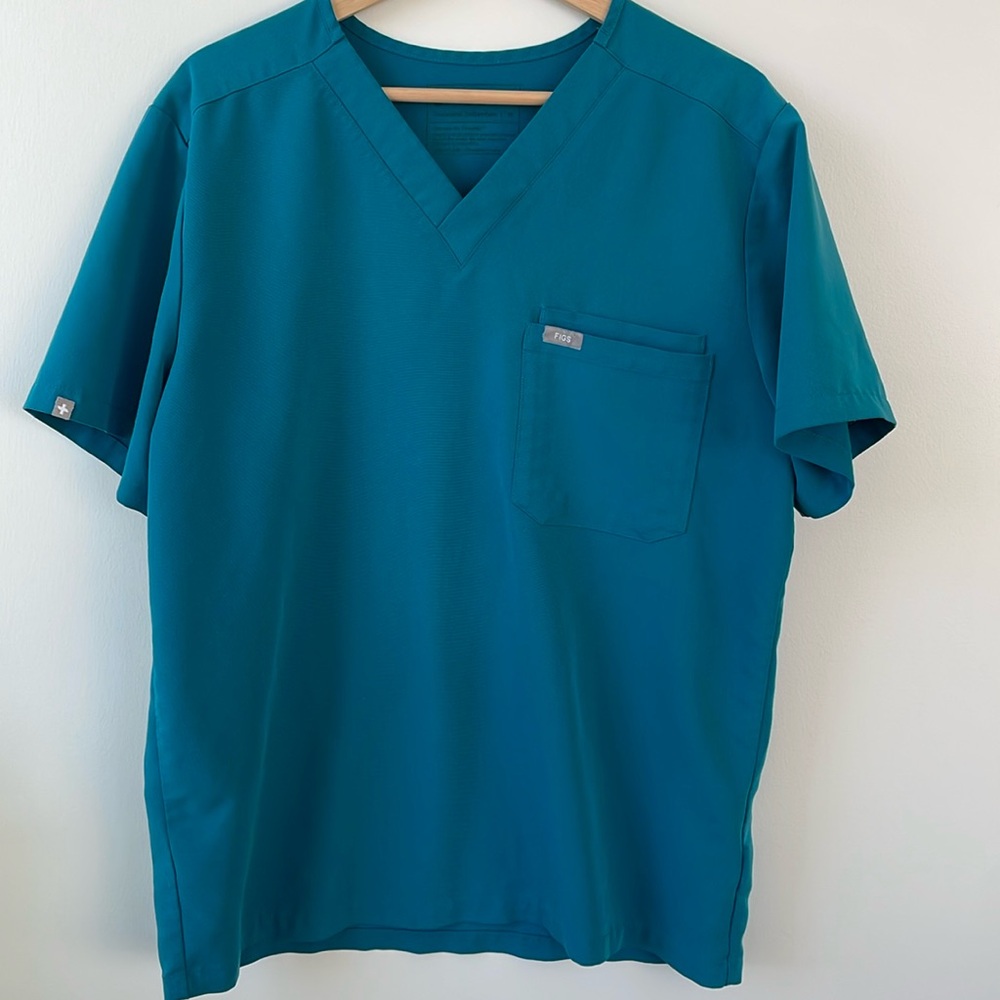 Figs 3 Pocket Scrub Top in Aqua Blue